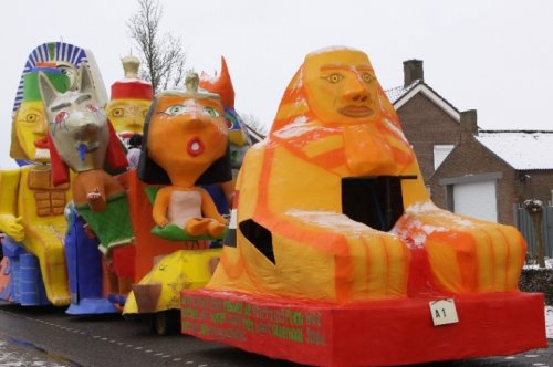 Carnavalswagen Egypte 2010 - C.V. Ut Kumt Vaneges & C.V. Witte Gij't